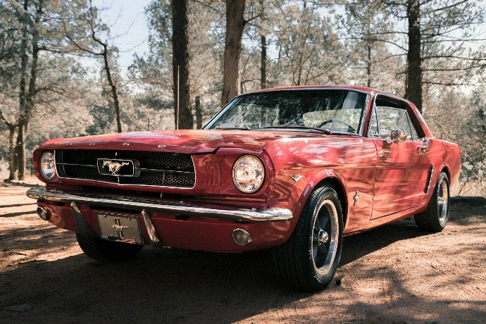 Ford Mustang Oldtimer in Tirol – US-Car Restaurierung, Fahrzeuglackierung und Custom Builds